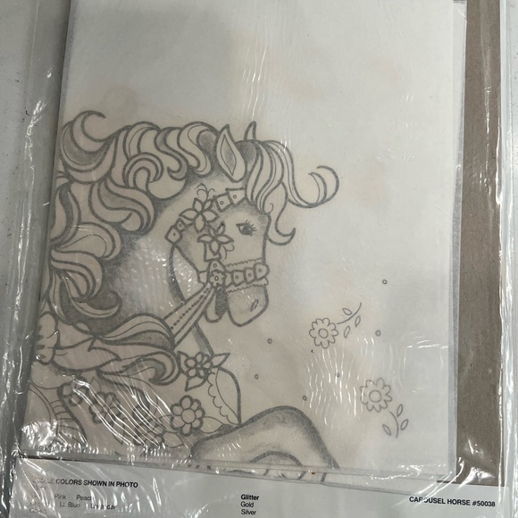 Dizzle Pre-Shaded Fashion Iron On Transfer CAROUSEL HORSE Vintage New - Picture 3 of 3